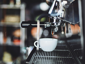 Tomar café en Esteiro